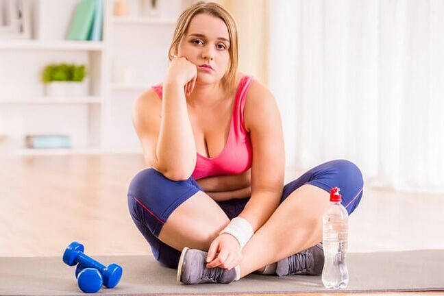 vajza po humb peshë përmes aktiviteteve fizike