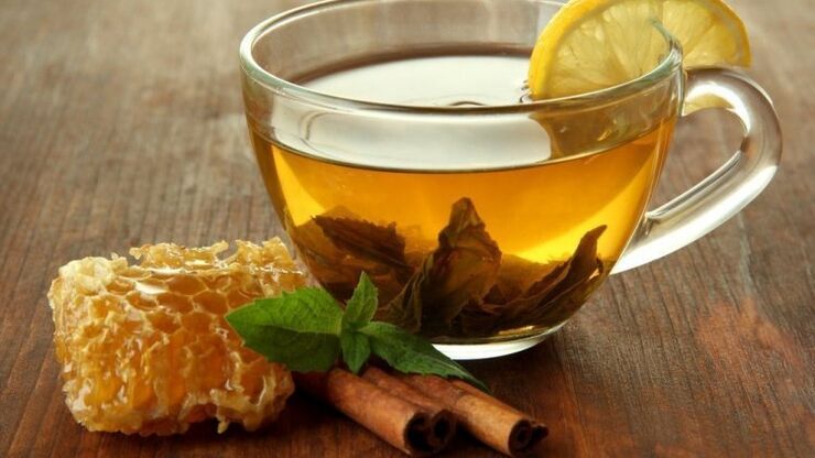 çaj me kanellë dhe mjaltë për humbje peshe